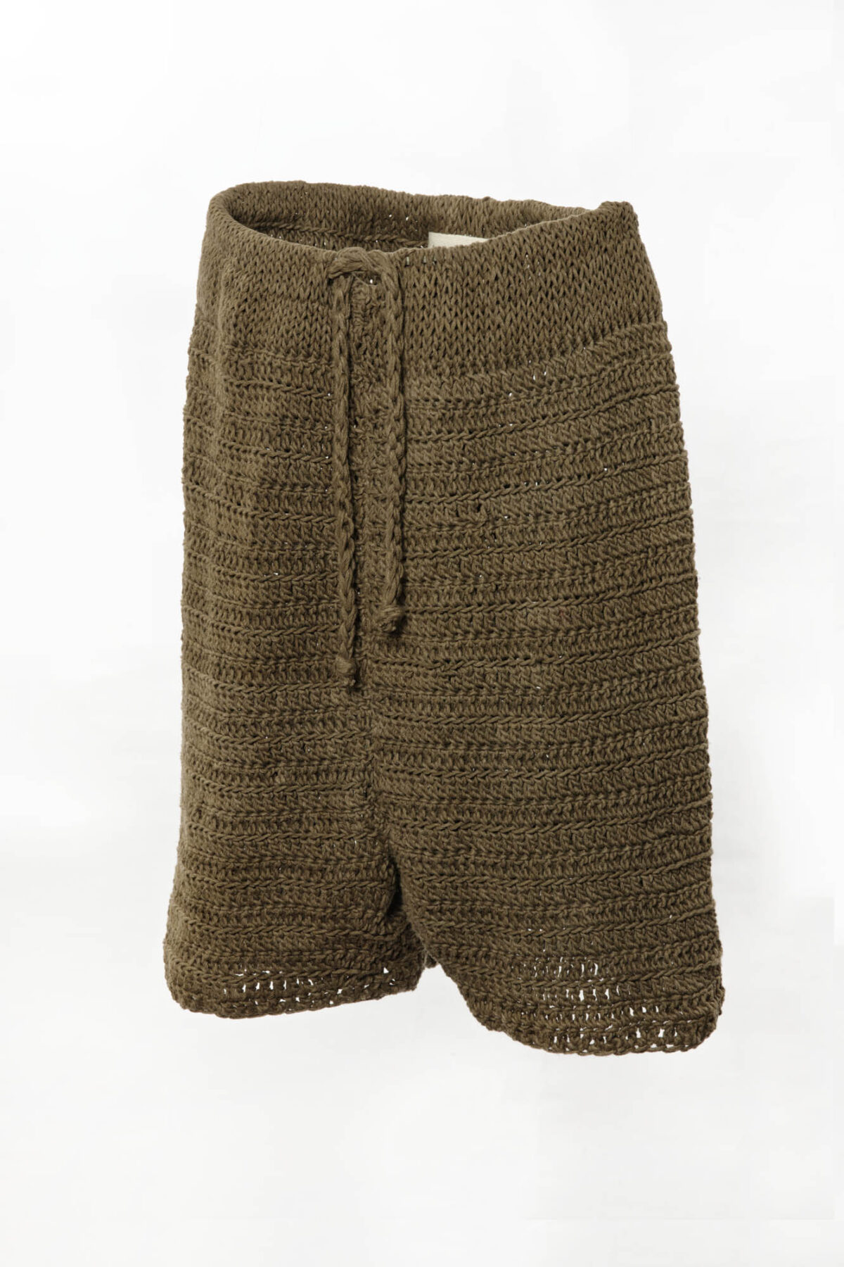 Short bermuda hand-knitted laced waistband